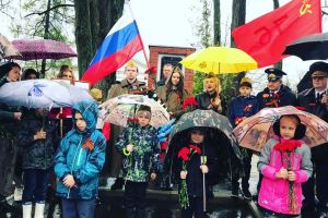 Церемония возложения цветов к памятнику «Вечная слава войнам погибшим в боях за нашу Родину» в д. Улиткино